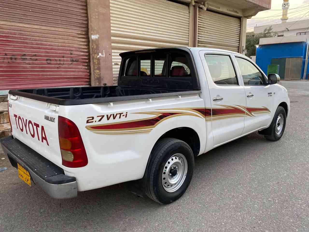 تۆیۆتا هایلوکس سعودی ٢٠٠٦ سبوغوغو لێدراوی نیە لەدوشوێن کارتی هەیە بچوک سەیارەکە زۆر پاکە ماشاللە  و نرخی ١٤٠مەجالێکی کەم گێڕ و مەکینەو ئەکسلی و تەبریدی بەشەرت مەکینەی کەمێ بوخاری هەیە واتساپی لەسەر نیە ***********نمونە لەجوانی ڕەقەم سلێمانی موشیەری نیت سەرمان مەیەشێنە

