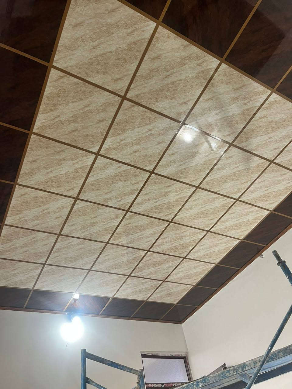السلام عليكم شغلي اتمنا ان يعجبكم الشغل
شغلي داخل موصل فقط 

جبسن بورد ✅ سقوف ثانوية 

بديل الرخام ✅ 

بديل الخشب ✅

سحبات ملكية ✅

ديكورات بلازمه ✅

نعمل كافه انواع الديكورات 

رقم تواصل *********** يوجد وتساب
                 ***********
