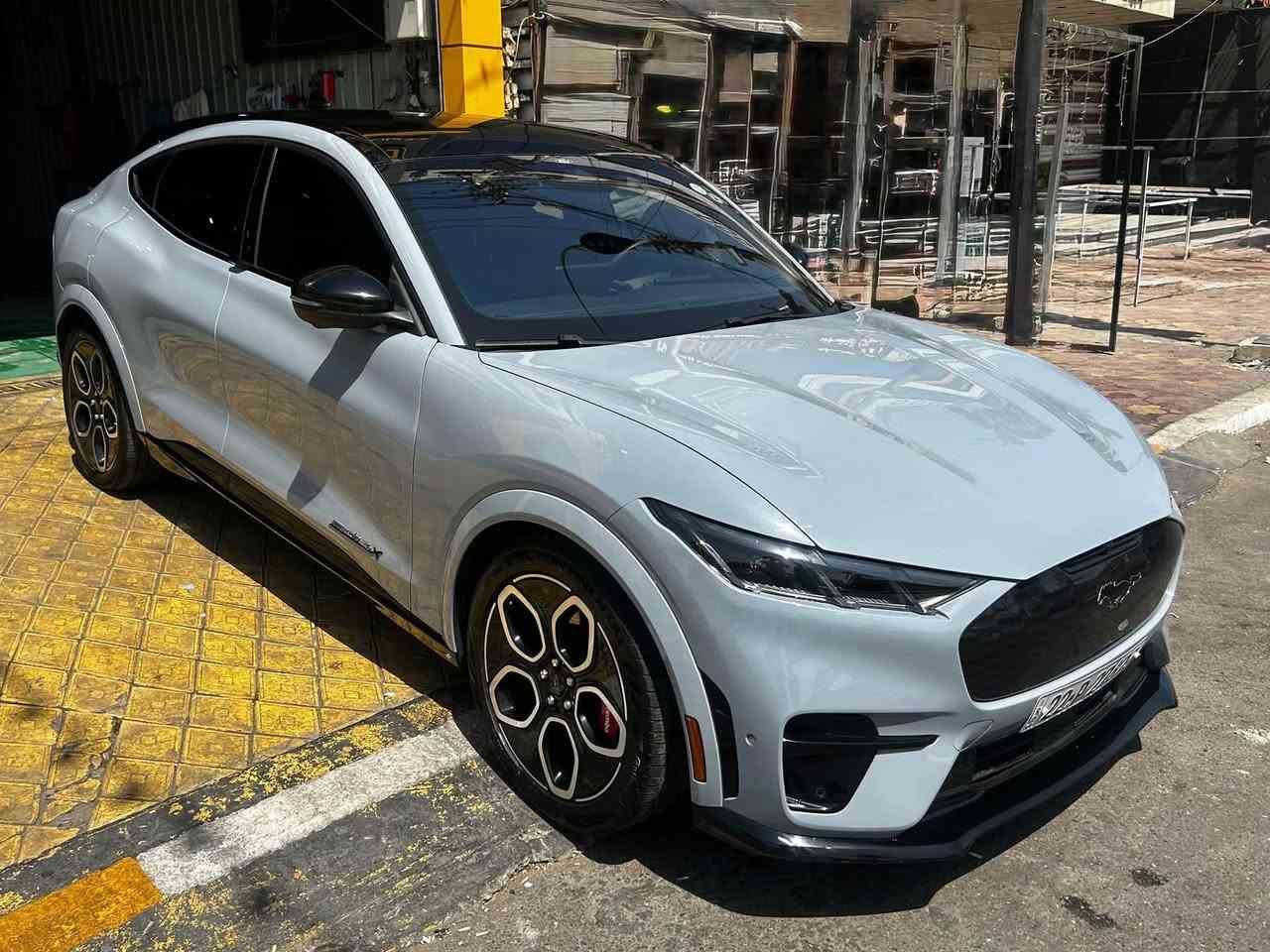 للبيع | Ford Mustang Mach-E GT 2024
كهربائية بالكامل 

الموديل: موستنك ماك إي GT
 • السنة: 2024
 • اللون: سموك
 • الممشى: 38 الف مايل
السياره دخول جديد للعراق
رقم اربيل الجديد 
السياره بيها كتاب تضليل نسبه 80% باقي من الكتاب 12شهر 

حادث السياره  تفصيخ شركه تأمين جاملغ والمازده والدعاميه  موجوده داخل السياره نفسهم مشدودات وبيها كلير من امريكا بدون معجون فقط رش السونار مرفق 

المواصفات : 
480 حصان + 600 lb‑ft عزم
المواصفات : 
 • التسارع: 0‑100 كم/س خلال ~3.8 ثوانٍ  
• ثلاث انظمة قيادة 
• نظام تعليق: Brembo فرامل 
• شاشة وسطية كبيرة 
 • نظام صوت B&O
• مقاعد رياضية جلد + كنتارة 
• تدفئة مقاعد امامية 
 • تدفئة ستيرن
 •  تبريد قطعتين 
 • حساسات امامية وخلفية 
 • كامرة خلفية 
 • تحديد مسار

مكان السيارة بغداد حي القاهره

سعر 220$ ورقة وبيها مجال للشراي

للاتصال ***********
