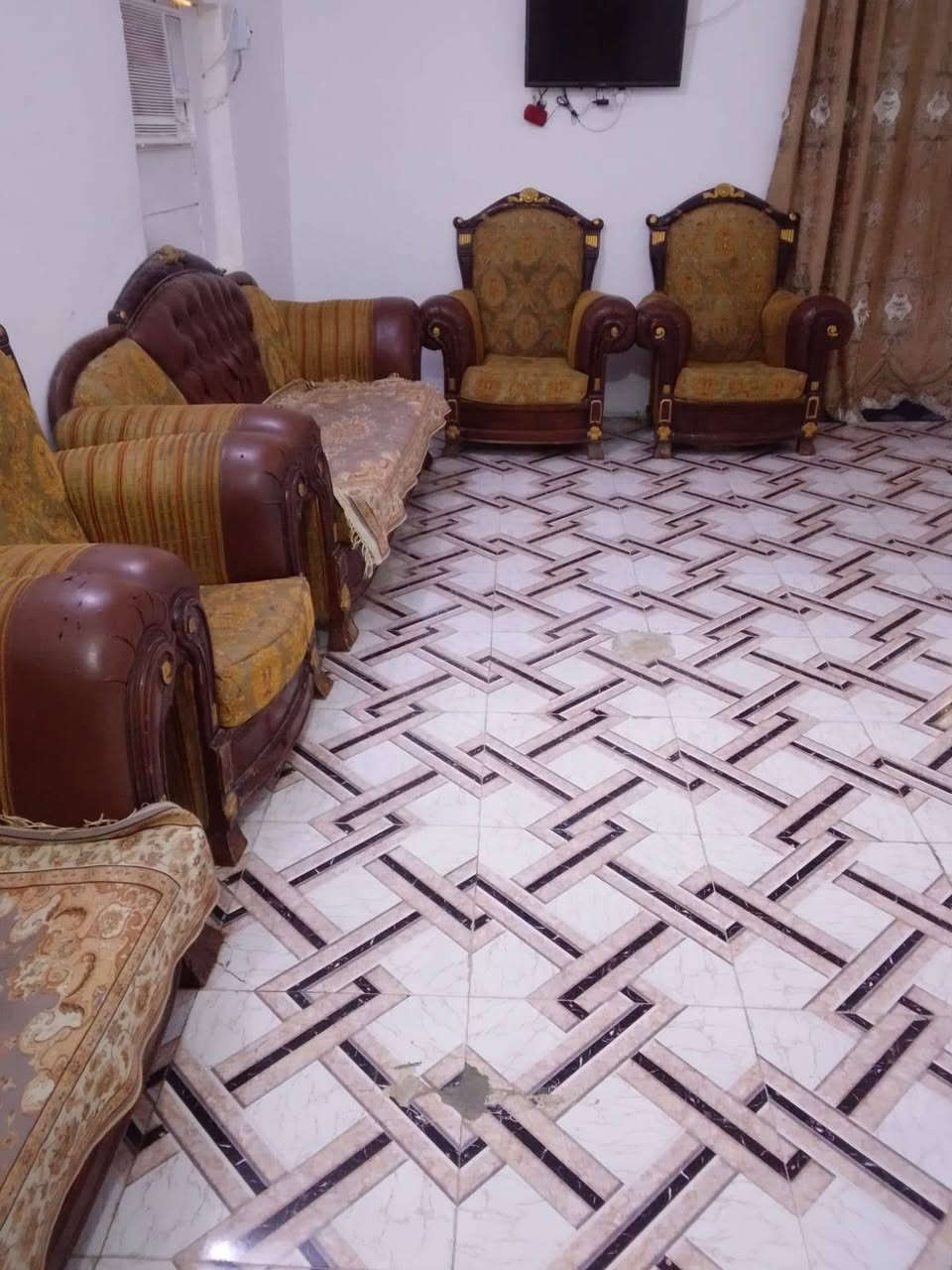 طخم للبيع سعر 250 مكان ناصريه مركز ***********
