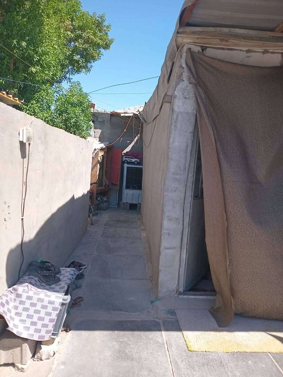 السلام عليكم بيت تجاوز للبيع  بغداد الكرخ حي التراث  قرب افران المنتضر ***********
