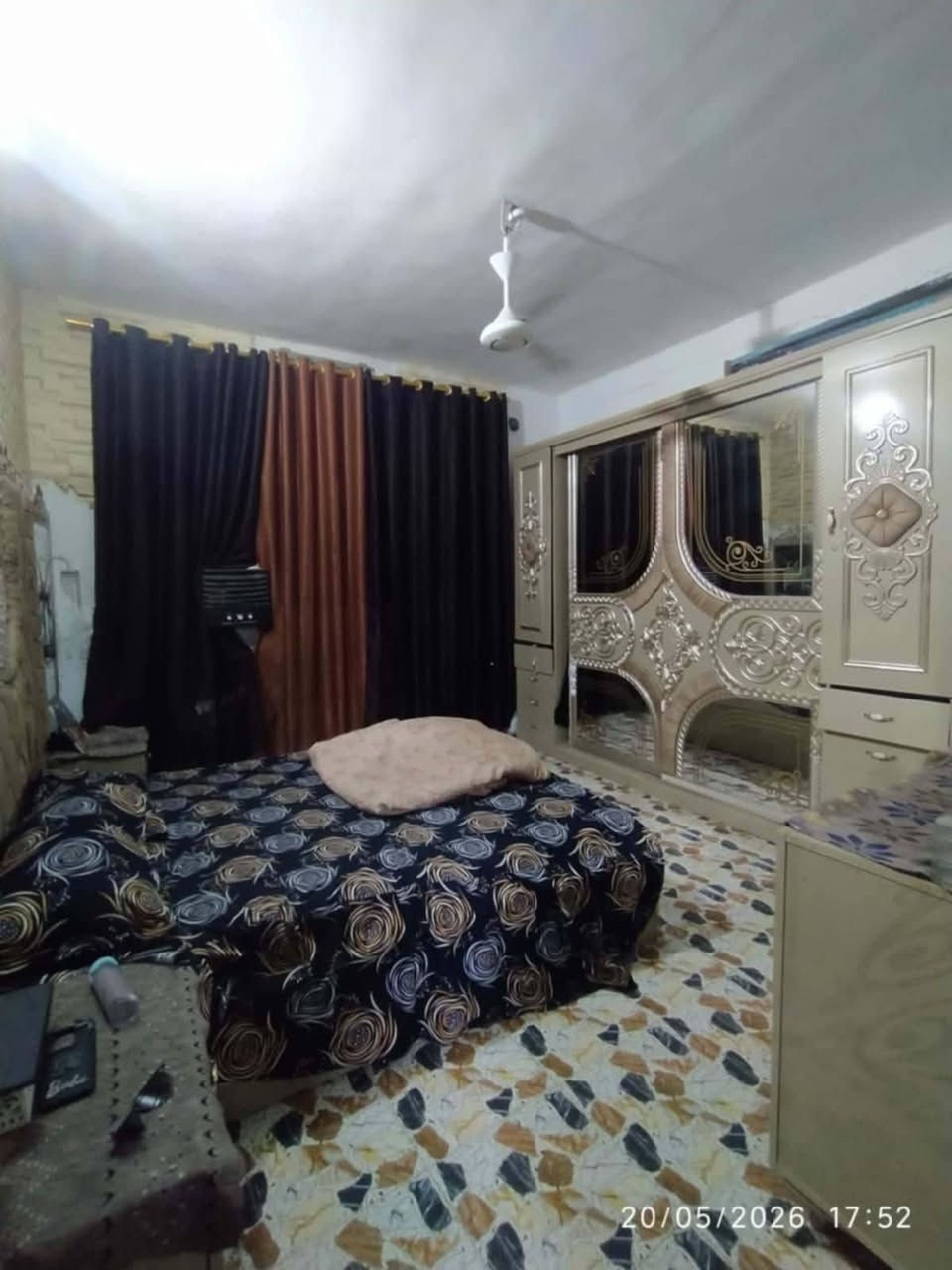 _بيت للبيع مساحة 200متر مربع.. طابو زراعي 

_الموقع: حله شارع 80(جهة كربلاء).. خلف مول نون.. باب الخروج خامس فرع 

_تفاصيل البيت (طابق واحد): 
• غرفتين نوم. 
• هول. 
• استقبال. 
• مطبخ. 
•منور بطول البيت. 
• حديقه. 
• طارمه. 

_للأستفسار مراسله الصفحه أو الأتصال على الأرقام التالية: 
***********
***********
