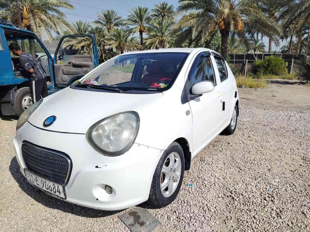 السلام عليكم سيارة للبيع جيلي باندا موديل 2013 رقم بغداد سنوية جديدة باسمي تحويل ثاني يوم  كلشي بيها جديد تخم تاير باتري راديتر كير مكينة بلادية  ومداريها التبريد شغال ثلج   بيها طخة يم الباب ومعدل بارد والاذان مال البنيد فقط يراد لحيم مكان السيارة بابل الحلة السعر 40 وبي مجال للاستفسار ***********
