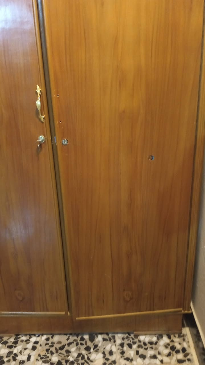 كناتير عدد 2 للبيع مكانها الديوانية ***********
