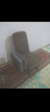 كرسي • للبيع