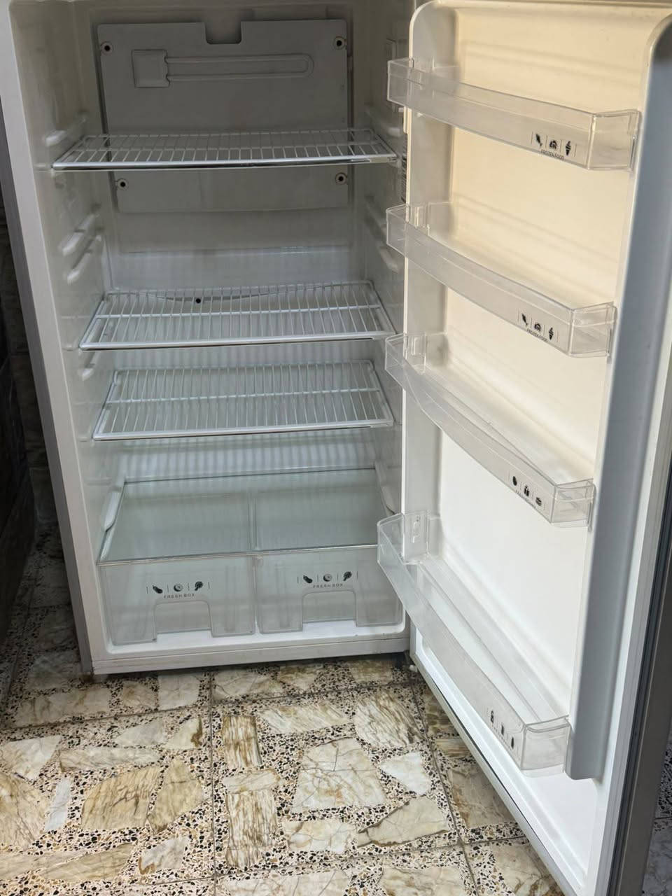 ثلاجه ماركه توسوت استعمال قليل مابيها اي عطل او ضرر اريدها ب 250 للاستفسار الموقع الحريه الدولعي
ثلاجه ماركه توسوت استعمال قليل مابيها اي عطل او ضرر اريدها ب 250 للاستفسار الموقع الحريه الدولعي

***********
