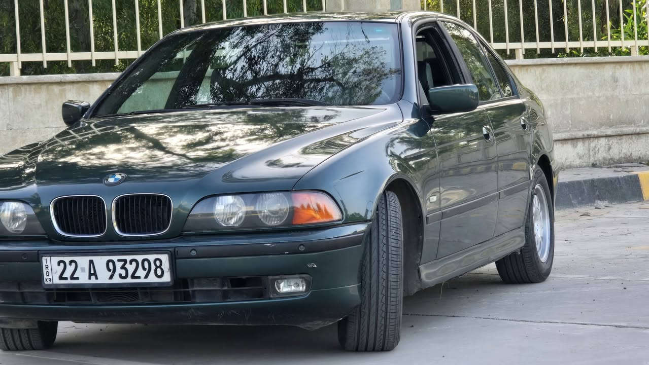السلام عليكم للبيع بدون مراوس
BMW e39i 1998

محرك ٥٢٨ اصل لون زيتوني مصبوغه جماليه

داخل جلد زيتوني مطعم ليموني

فتحه سقف حساسات خلفي امامي تبريد ثلج
 سنويه بأسمي 2030 
السعر 95 قفل 

رقم الهاتف

***********
***********
