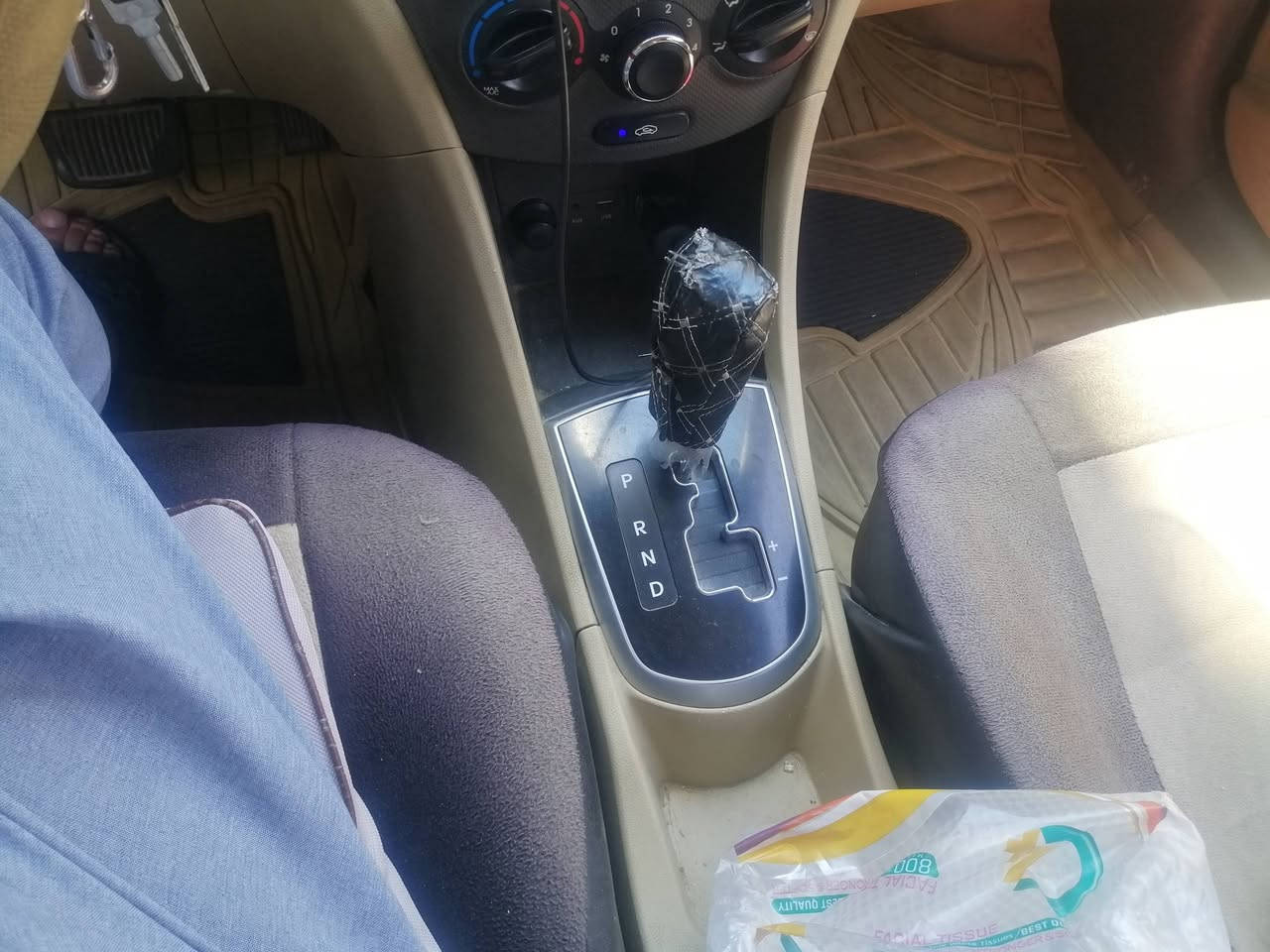 السلام عليكم لبيع سياره اكسنت موديل 14خليجي محرك 1400 واسط كير محرك تبربد تدفىه جيد نقص بس صدر فقط لتواصل ***********
