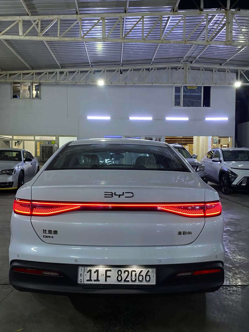 BYD.  SEEL5
2025جديده ماشيه8000فقط.
(بصمه+كارت دخول وتشغيل،اضائه Led,دخول ذكي،كامره خلفيه،حساسات خلفيه،داخل ابيضّ،قطعتين تبريد،منافذ TPC،شاشه جبيره +تحديث يوتيوب،شحن لاسلكي،كشنات جلد،ثلاث وضعيات قياده)

السياره بيها بارد بخشم الجاملغ الأيمن فقط و موضح بالصور.السياره جميع ملحقاتها وياها.

السعر:١٩،٧٠٠،٠٠٠ مكاني بغداد البياع
للاستفسار:***********
