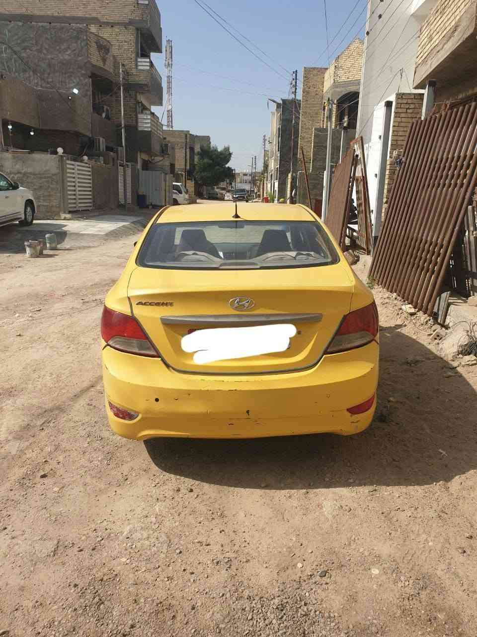 هونداي اكسنت 2013 سيارة حلوة و عضمتهة واكفة كير فول شغال بس المكينة ساطرة الخانة الأولى بس تمشي السيارة طبيعية ما بيهة شي ما تحمى و تنقص دهن قليل بين فترة و فترة صدر أمامي و خلفي نص عمر السيارة كلين خليجية بيهة رصعات بسيطة كلش و تحكم ستيرن و حساسات خلفية و غرفة السيارة كلش حلوة، السيارة سعرها 68 ورقة و بيهة مجال انت تعال و تدلل العنوان بغداد هياكل الغزالية للتواصل على الرقم ***********.
