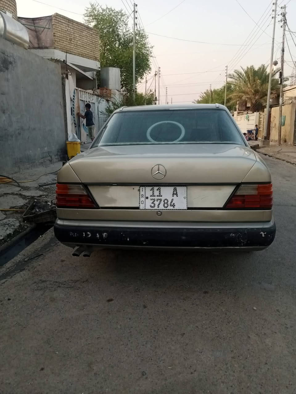 دب محور ففتي بغداد انكليزي مكفولة من الحادث والتبديل سيارة جديدة ونظيفة وجاهزة تبريد و قواعد دبلات جدد  كهربائيات وشرط عدا كيلو متر جام كهربائي 
محرك 2ونص ما تصرف عليها ألف 
بيع فقط بدون مراوس أو قسط 
بغداد الحسينية المعامل 
***********
***********
