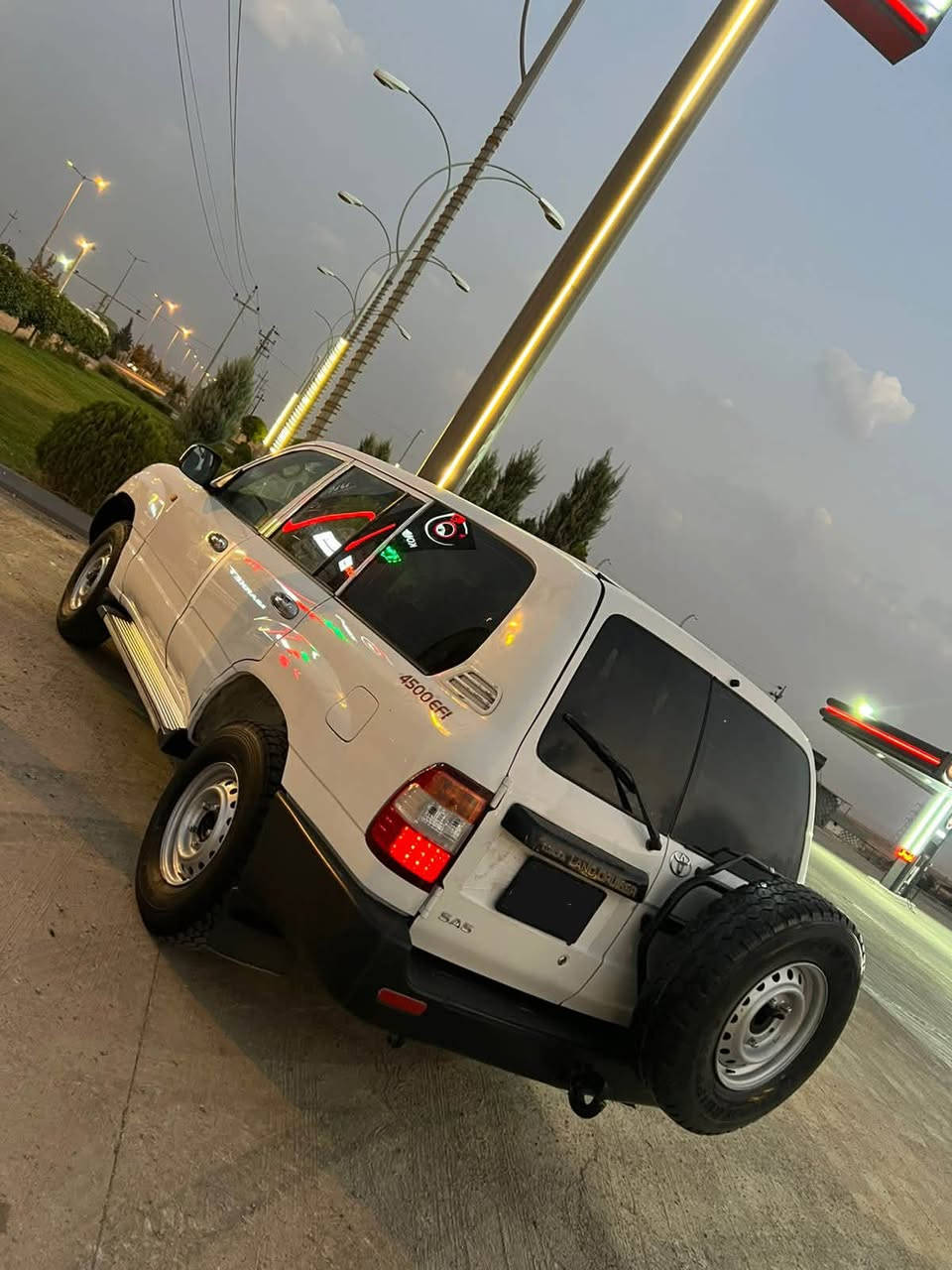 مۆنیکا  2002 فوول عادی پێش تەبەڵە ڕەقەم سلیمانی
سپێر لە کۆڵ 
فلچە و هۆکە 
چوار تایە و ویلی جوانی لە ژێرە
گێڕ و مەکینە و بەشەرت 
سەرف و بوخاری نییە
ئەکسل دەبڵ ئەکسل و  تەقەو ڕەقەی بەشەرت
ڕۆنی تازە گۆڕاوە
ناوی هەیە لە حاسیبە مانگێکی ماوە بەسەر بچێت 
سۆنەریم داناوە 
شوێن دەوروبەری سلێمانی 
سعر: 120 گەڵاو معامەلە
ژ.م ***********
