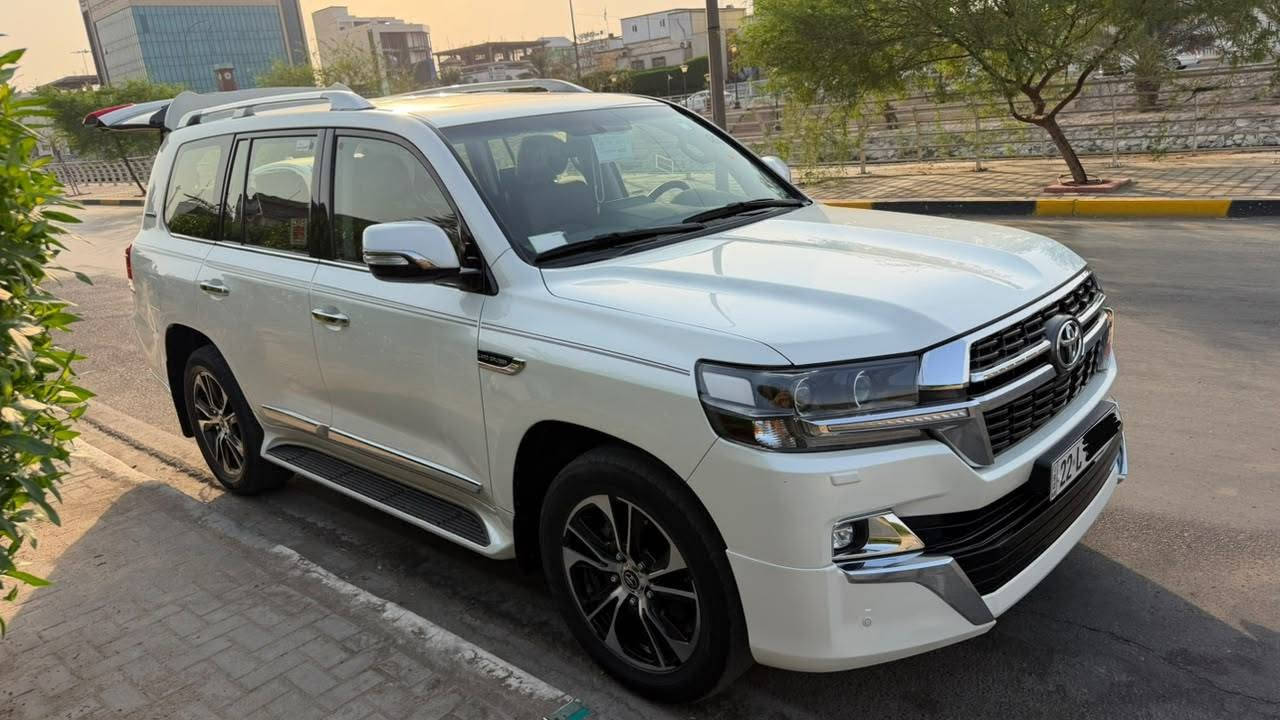 السلام عليكم
لاندكروز كراند تورينك موديل 2021 v8 محرك 4600
سياره كاملة المواصفات تشغيل عن بعد كراسي جلد كهرباء  2 بصمه شاشات خلفيه وباقي المواصفات المعروفة 
 السياره اخت الزيرو مكفولة كفالة عامة سونار موجود
مكان السيارة بصرة، رقم اربيل باسمي الشخصي تحويل مباشر
السعر 565 ورقة
للاتصال ***********
