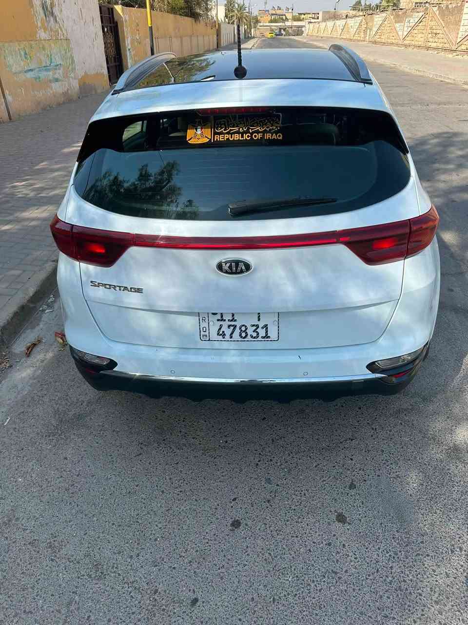السلام عليكم سبورتج موديل 20 مكفوله كفاله عامه بس الجاملغ موضوح بل لصورة علي كد اصبع سيارة بأسمي مكاني مدينة الصدر السعر 188 بيها مجال السيارة فول واحد علي واحد  ما عد الجنطه كهرباء رقم الموبايل ***********

