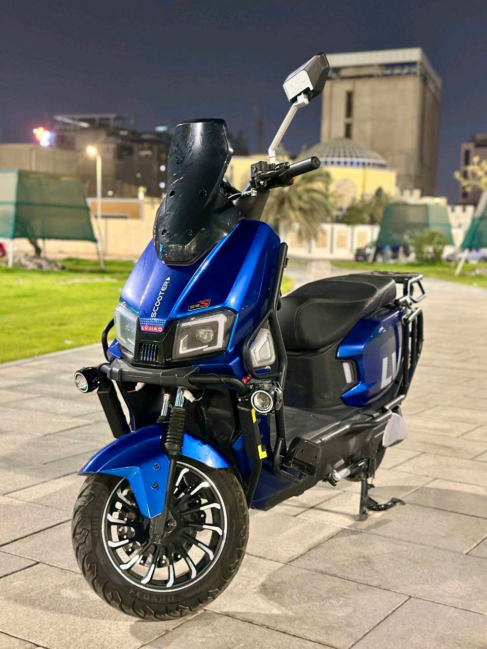 دراجة صاعقة  للبيع في البصرة 2026 شكل مميز 
فوول مواصفات  
6 بطاريات 33 امبير  نوعية كرافين
 تمشي بالشحنة الواحده  60 كيلو تقريبا أو أكثر حسب السرعة
 الكشن طبي 
 ضد الماء 
شاشة ديجتال 
 نضام 3 سرع
السرعة القصوى 80 حقيقي 
 تشغيل بصمه+كارت 
 كهربائيات كلهن شغالة بيها رباعية 
لايت زنون عالي وناصي وبگ لايت 
هورن عالي وأشاير يمنى ويسرى 
 دبل اشارة
 بلوتوث عالي 
 شحن سريع شاحنة اصلية 
 نضام ال P توقف الدراجة   
 الملف 2000 w حقيقي 
 نضام حساسات جانبية وخلفية 
مانع للسرقة 
 صندوق كبير داخلي
 غراضهة شاحنة و مرايات
السعر :  مليون وبيهة مجال 

العنوان : البصرة : الامن الداخلي

الرقم : ***********