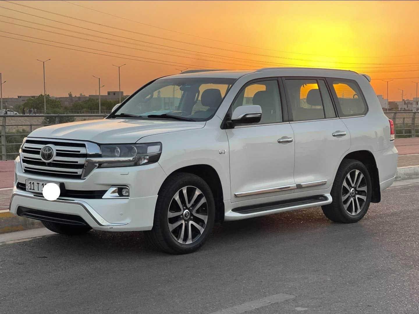 لاندكروز VXS • ٢٠١٨ • ماشي ١٣٠ ألف