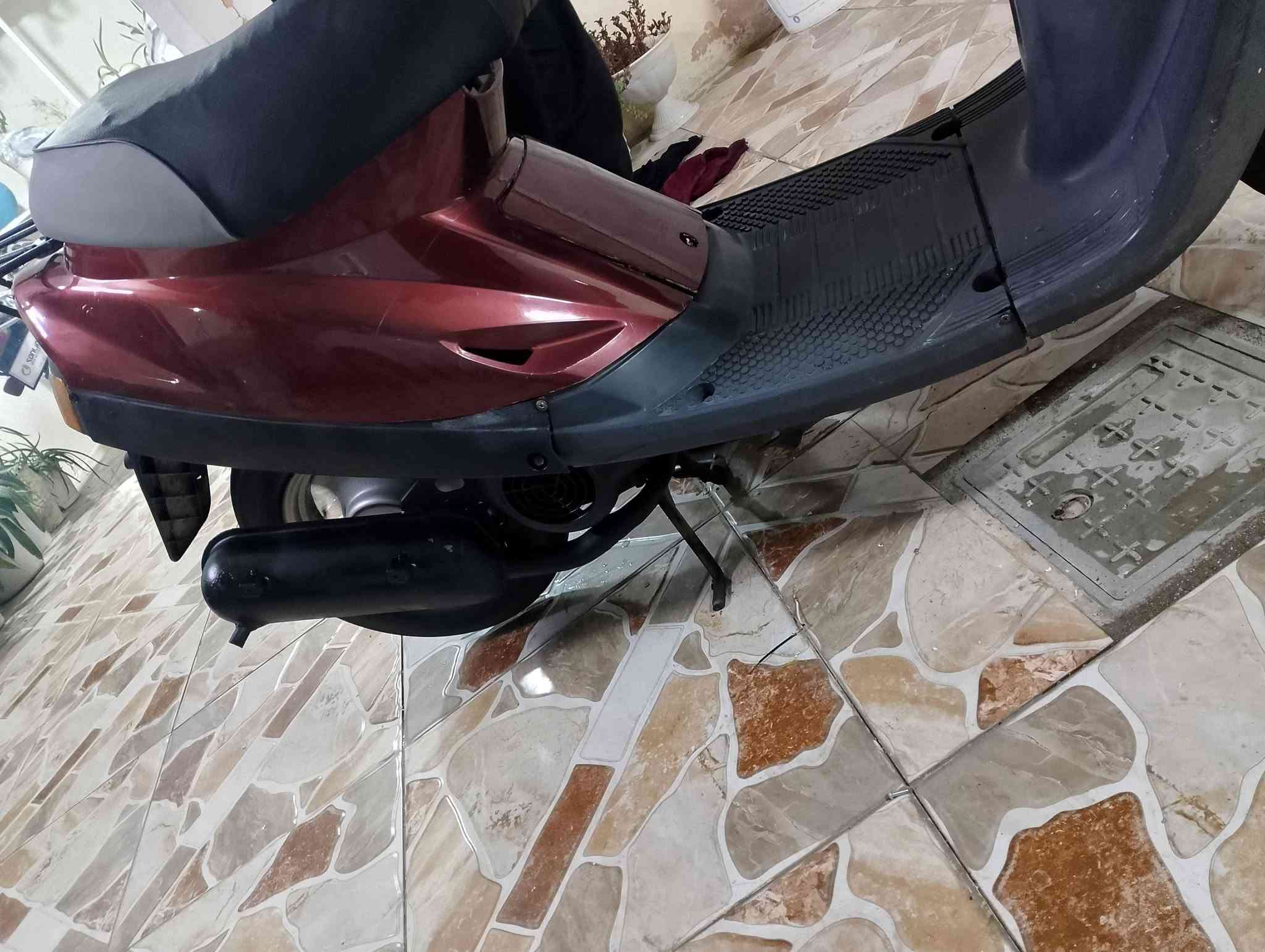 السلام عليكم، هذه الدراجة للبيع
النوع: ياماها (Yamaha))

المحرك: ما مفتوح وبدون أي مشاك

الكهربائيات: كلها شغالة ونظيفة

المكابح (البريك): يقف بمكانه، بدون أي عيب 

الفطر (الشرائح/الكفرات): ما مكسور بلادی

وجاهز بلاديالإطارات (التواير): جديدة

***********

تعال خاص و بعدین نتفاهم
