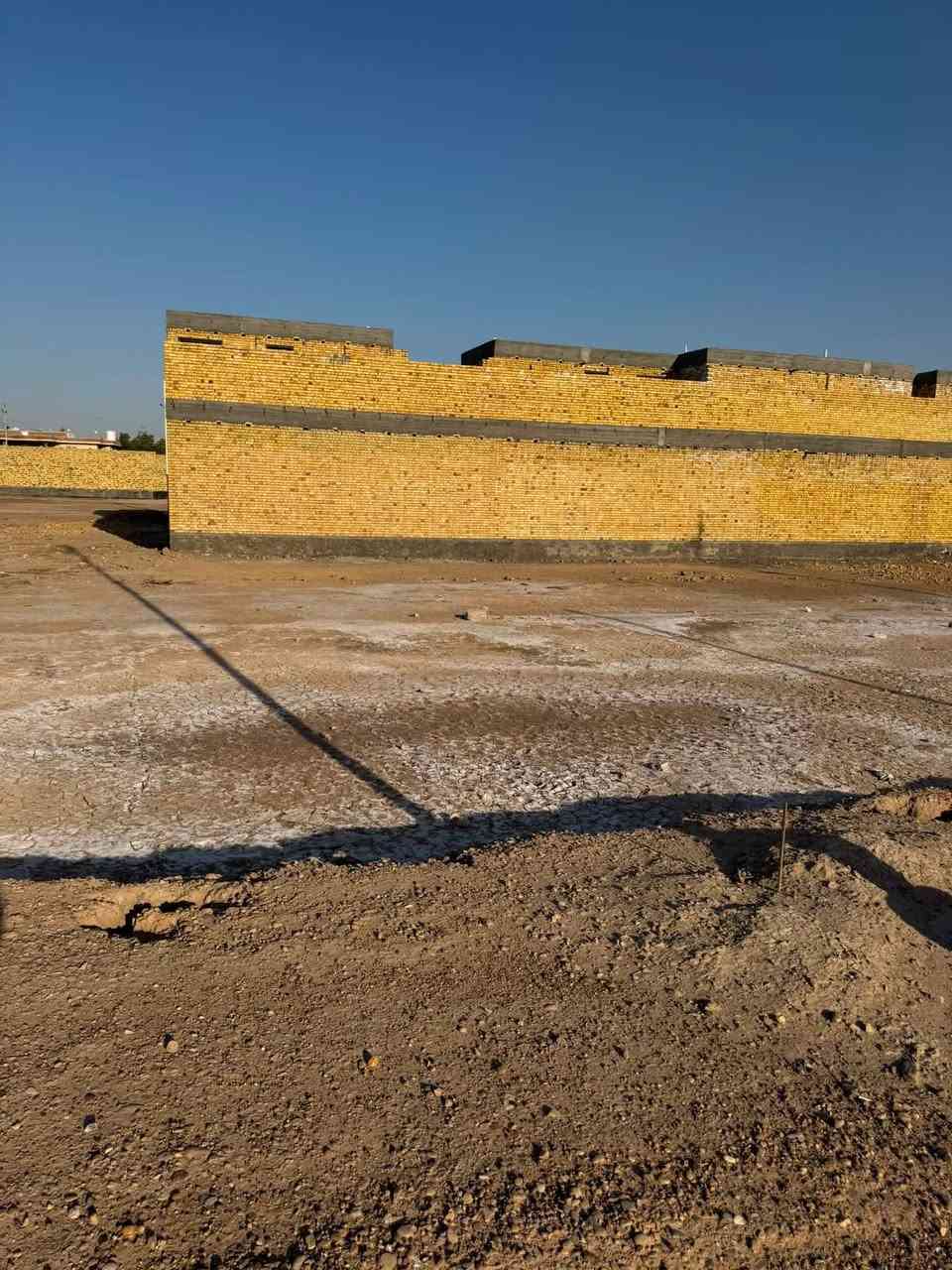قطعه للبيع المساحه ٢٥٠الواجهه ١٠النزال ٢٥خدمات كامله ماء كهرباء تبليط أناره ليليه سند ٢٥حي القصور تبعد عن الشارع العام ١٥٠متر للأستفسار ***********
