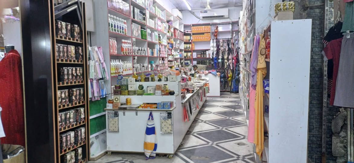 محل كوزمتك للبيع موقع المحل ناصرية قرب حقي العطار للتواصل عبر الواتساب ***********
