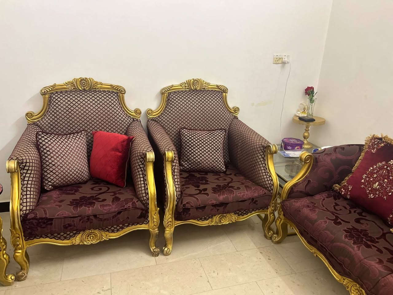 طخم قنفات كويتي
عدد 4 ام النفر
ووحده ام الاربع نفرات
وبردات تفصال بلون الطخم
وميز للتلفزيون
وطبلات عدد 4 صغير
وواحد كبير.
السعر 300
عنوان البصره قرب الجسر الإيطالي
***********
