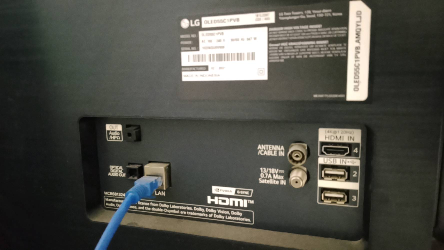 شاشة LG C1 OLED
الحجم 55 انج 
نظيفه جدا وكل الملحقات وياها
الريموت الأصلي والستاند/القاعدة موجودات كاملات؟ وهل الكارتون بعده عندك؟: 
نعم
هل بيها أي خدوش أو ضربات بالجسم الخارجي أو على الشاشة نفسها؟: 
لا
وين موقعك بالضبط حتى المشتري يگدر يستلمها؟: 
بغداد حي الجهاد 
السعر شكد؟ وهل قابل للتفاوض لو نهائي؟: 
950.000 وقابل للتفاوض
