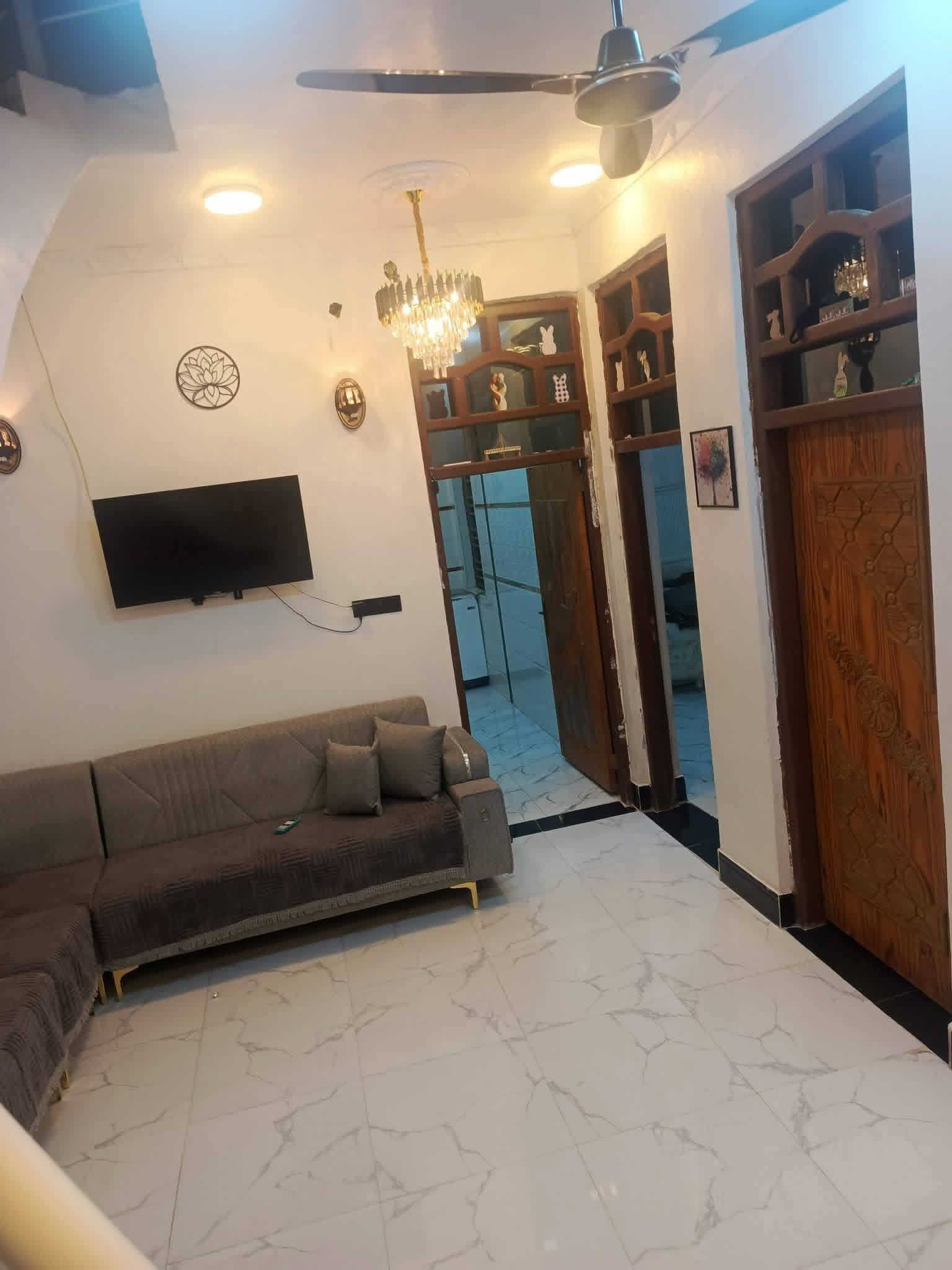 بيت طابو اسهم ركن   للبيع بناء حديث طابوق صب كونكريت شغل درجة اولى فوول مساحة 110 غرفة وصالة وديوانية ومطبخ وحمام داخلي وصحيات خارجية فوك صالة ب المدينة ورا الروف نزلة ثانية خامس بيت عن الروف كلش قريب وخدمات متوفرة كهرباء وماي ومجاري قرب نائب داوود عيدان بيت فوول مواصفات حديث شغل مودرن  السعر 85بي مجال
