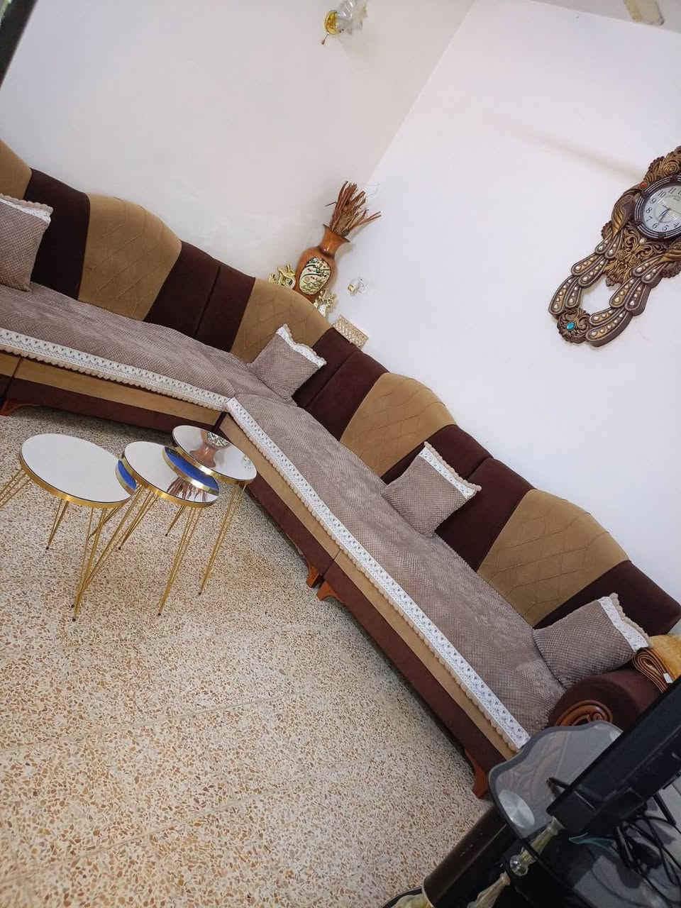سعر الدار 80 وبي مجال بسيط
دار للبيع بل قوسيات حي المهندسين  يبعد عن شارع تلكيف 200متر
سند زراعي قرار 25 حق التصرف 
مساحه 176 متر طابقين 
الطابق الاول: استقبال هول مطبخ غرفه مشتملات 
الطابق الثاني :غرفتين مطبخ مشتملات سطح 
كامل خدمات ماء💦 كهرباء⚡️تبليط 
للستفسار اكثر
 ***********
***********
