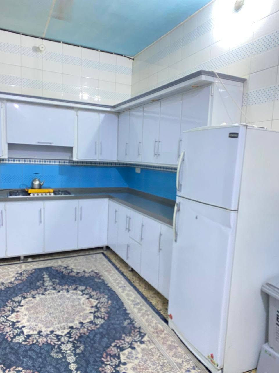 السلام عليكم
بيت للبيع مساحة 200م طابقين تحويل بلطابو ب اسمك 
منطقة الكوت الجديدة بداية شارع الاقواس ركن على شارعين قرب ثانوية الابرار الاهلية بلضبط اول بيت بشارع الاقواس 
يتكون الطابق الاول من غرفة ومطبخ وهول كبير واستقبال وصحيات 
الطابق الثاني غرفتين ومطبخ وصحيات وهول 
البيت جاهز ب الكامل يعني كلشي ماتصرف علي 

علما يحتوي البيت على محل وبرج انترنت مؤجر شهريااا 

للاستفسار الاتصال على الرقم *********** 
او خاص 
اسف على الاطالة ❤️
