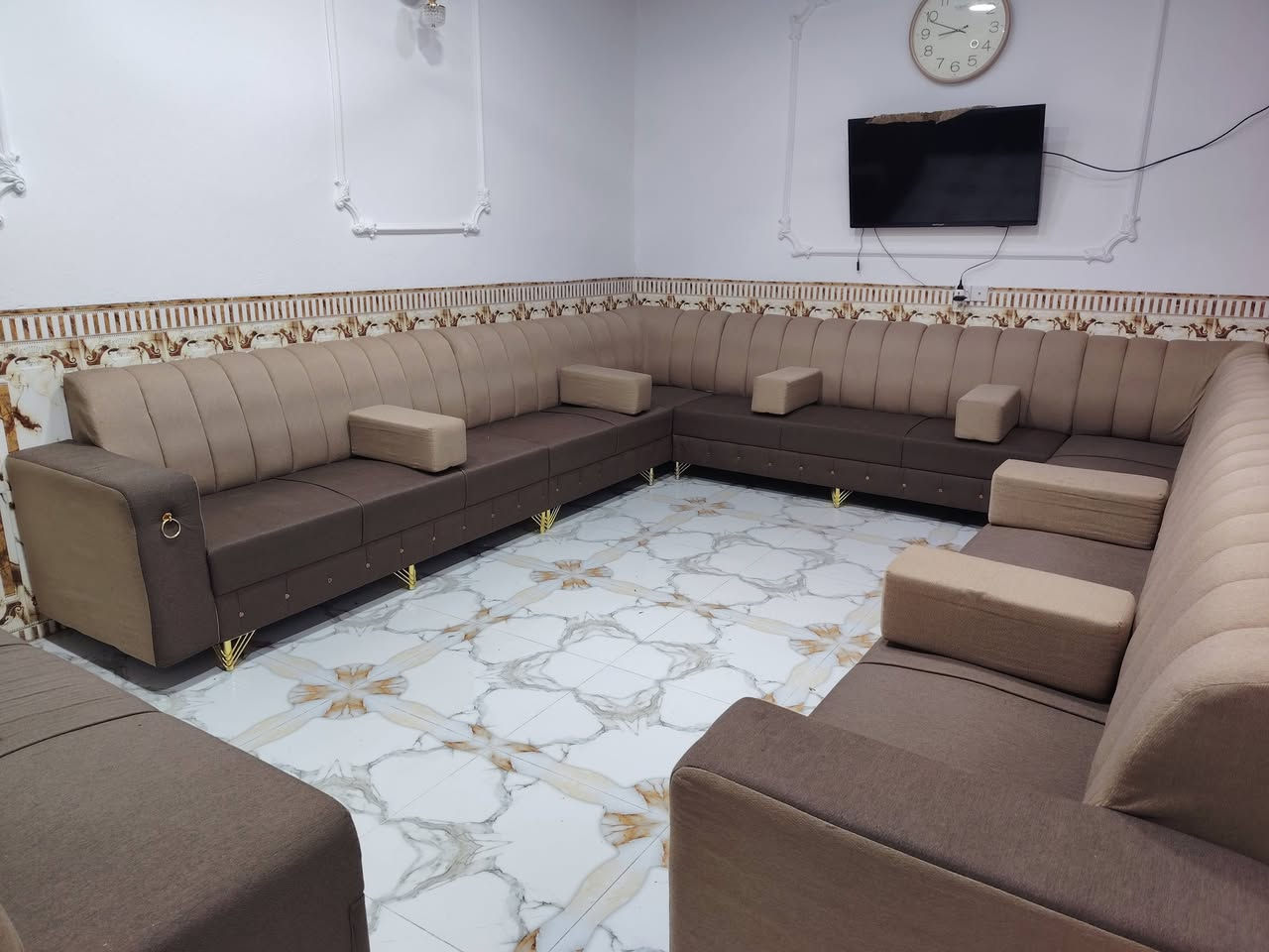 تخم ديوان تفصال احطاطه ٢٠ مقعد اخو الجديد نضيف كلش اي ضرر مابي مليون و١٠٠ وبي مجال المكان بعقوبه كاطون الرازي ***********
