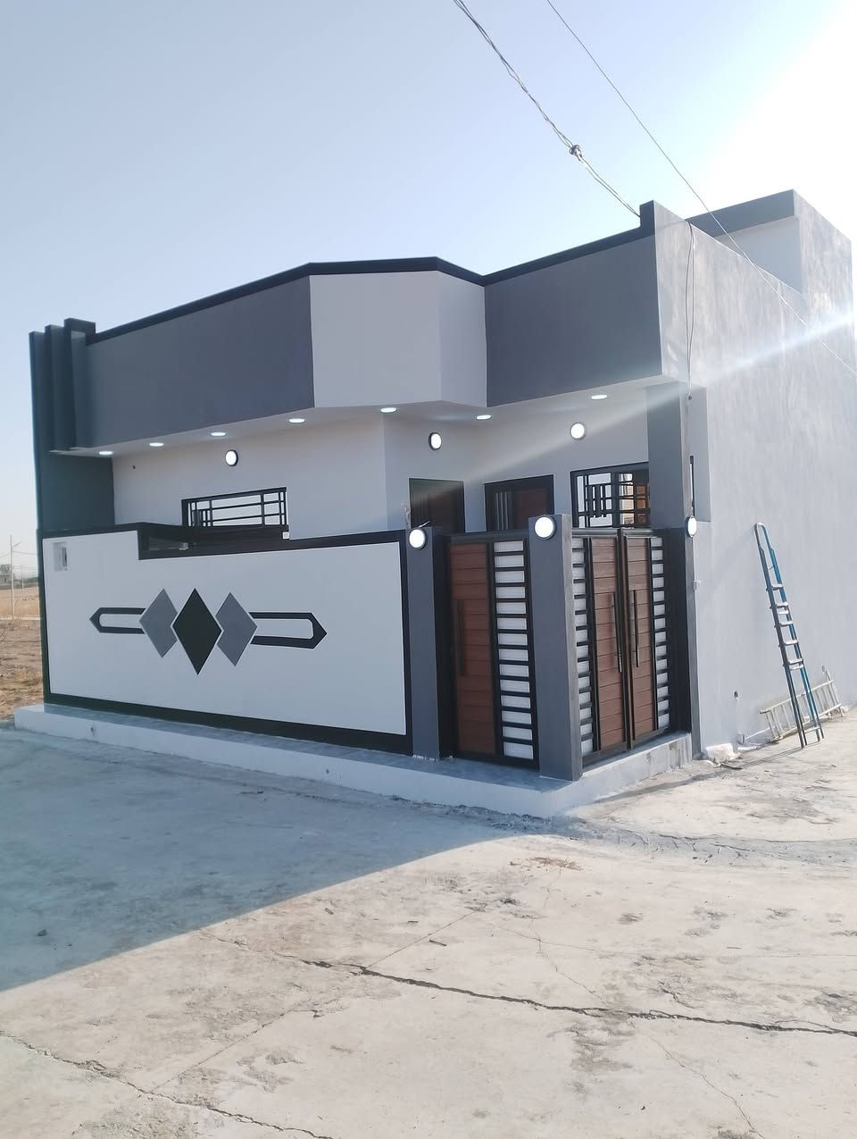 بيت البيع حي الملاين الثانيه قرب جامع الريان سند 25 مساحه 120  مربع يتكون البيت من غرفتين  جاهز بدون سقف ثانوي السعر 57 اوبي مجال 💚
***********
