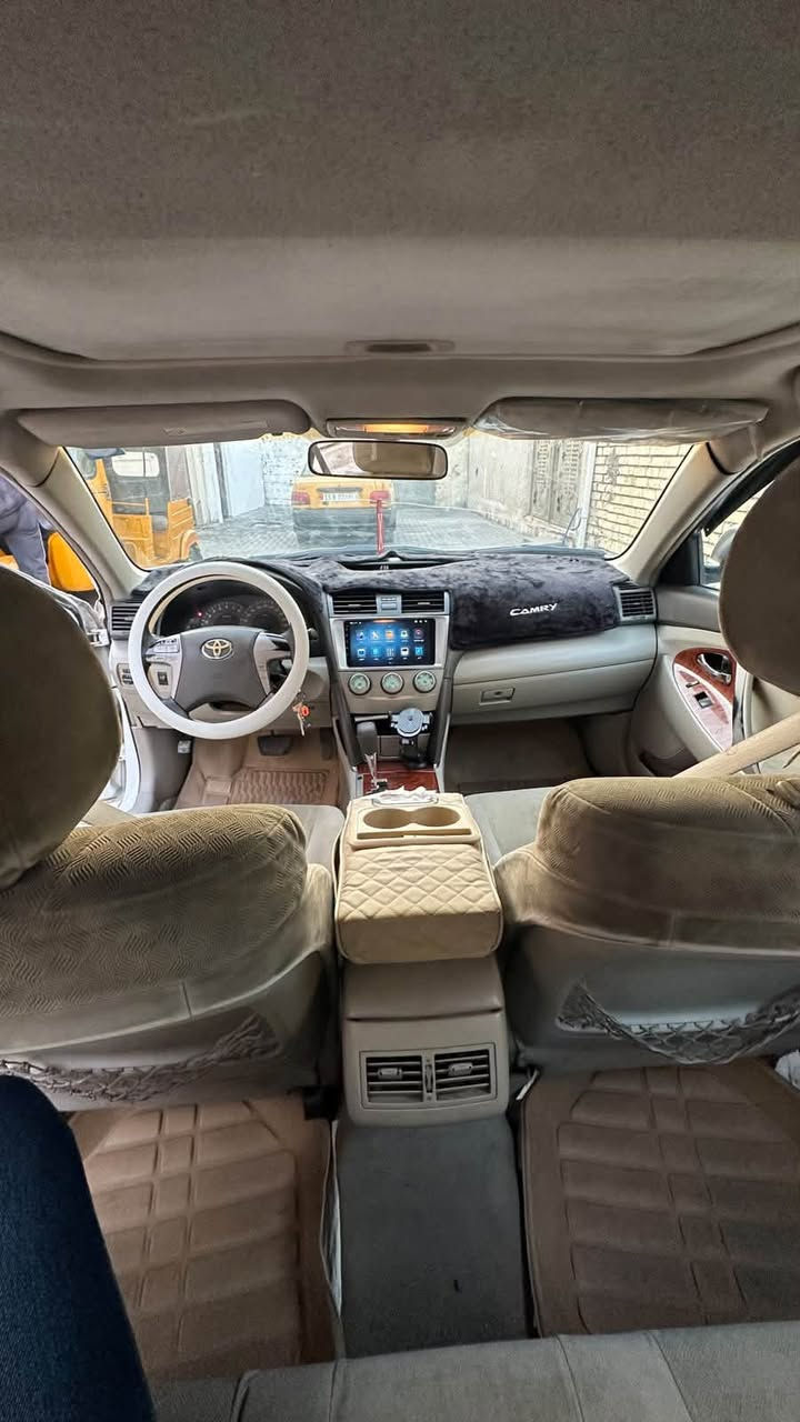 يا الله
99$
كامري 2007 خليجيGLX 
بدون صبغ وبدون ضرر
مواصفات 
مكينة 2400
كير ومكينة مكفول 
شاشة وكامرة 
فتحة سقف 
تحكم بل استيرن 
مثبت سرعة 
صدر امامي خلفي جديد مع دبلات صار شهر تقريباً 
تايرات نضافتها 85‎%‎
تبريد ثلج كمبريسر مبدل  جديد وكالة 
السيارة ماشية 220 الف كم
السيارة محتاجة بوليش فقط 
وصبغ دعاميات 
رقم بابل تحويل ثانيوم بسمي السيارة مكاني بغداد حي اور  او بغداد الجديدة***********
