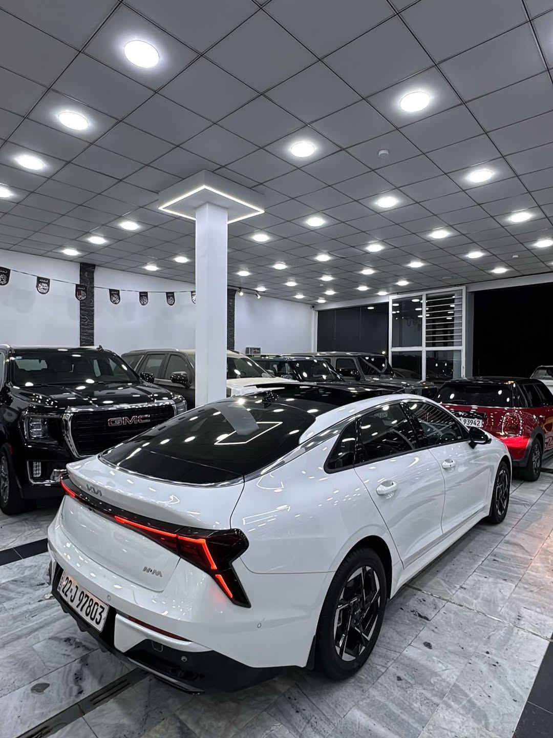 المعرض الدولي لبيع وشراء السيارات 
كيا فايف وارد خليجي كفاله عامه 
رقم اربيل موديل 2024 فول مواصفات 1/1 
مغلف BBF بل كامل 
محرك 2500 داخل مشمشي 
تبريد تدفئه بل كشن بصمه تشغيل + تشغيل عن بعد 
كشنات كهرباء شاشه كبيره 5 كامرات 
صندوك كهرباء شاحن واير لس سايد بريك بصمه 
ماشيه 36 الف 
السعر 230 ورقه 
للاستفسار الاتصال على الرقم ***********
#معرض #البصره #بيترشك
