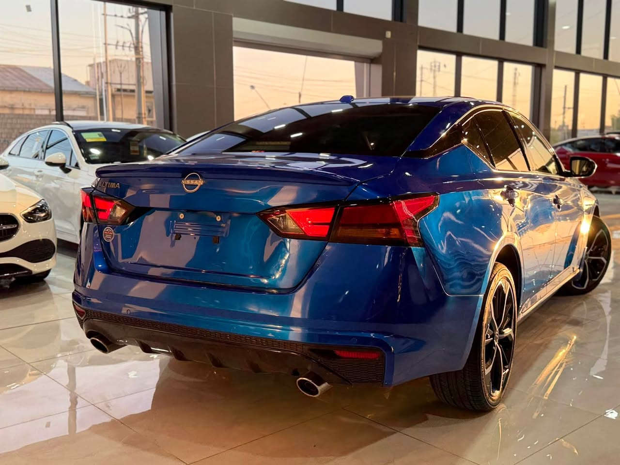 🔥 نيسان ألتيما SR Plus 2025 🔥
ماشيه 2 الف فقط يعني زيرو 
🚘 المحرك: 2.5 
⚙️ الجير: Xtronic CVT
🏁 الدفع: AWD
💺 مقاعد رياضية بتصميم SR
🖥️ شاشة وسطية مع أنظمة ترفيه واتصال
📱 Apple CarPlay وAndroid Auto
🔑 تشغيل بصمة ودخول ذكي
💡 إضاءة LED
🛞 ويل رياضية خاصة بفئة SR
📷 كاميرا خلفية وأنظمة مساعدة للسائق
❄️ تحكم أوتوماتيكي بالمناخ
🛡️ أنظمة أمان ومساعدة متطورة

والأجمل بالـ SR Plus هو التصميم الرياضي: واجهة هجومية، جنوط سبورت، داخلية مرتبة ومقاعد تعطيك إحساس رياضي وفخم.
الصبغ ربع صندوق وجاملغ خلفي فقط 
بدون ارباك والحادث جداً بسيط 
بدون رقم تترقم جميع محافظات كردستان 
المكان اربيل 
السعر 175$ وبيها مجال 
للتواصل : ***********
