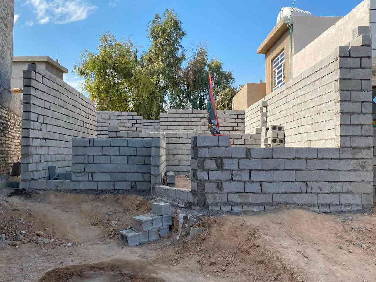 سلام عليكم.
هيكل للبيع طابو صرف. مساحه ٢٥٠ متر

بناء جديد. صار ٦ اشهر من بنيته. رباط ارضي. ٥٠*٥٠ 

استقبال. ٦*٤

مطبخ  ٣*٤

صاله ٩*٤ونص

غرفتين نوم. كل غرفه ٥*٤

ترك داير مداير البيت. عرضه مترين

كراج وحديقه. وصحيات

طابو صرف ينسحب عليه قرض اسكان. 

مكان ديالى تقاطع الوجيهيه. ابو جسره. 

***********شراي اتصل. او تعال واتساب.
