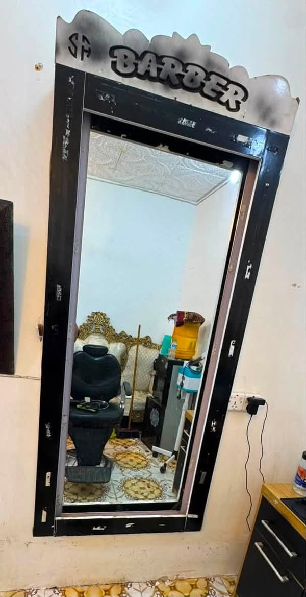 مري عدد 2 + باترينه  + كومدي + كرسي
بسعر مناسب  عنوان ديالى ‭***********‬
