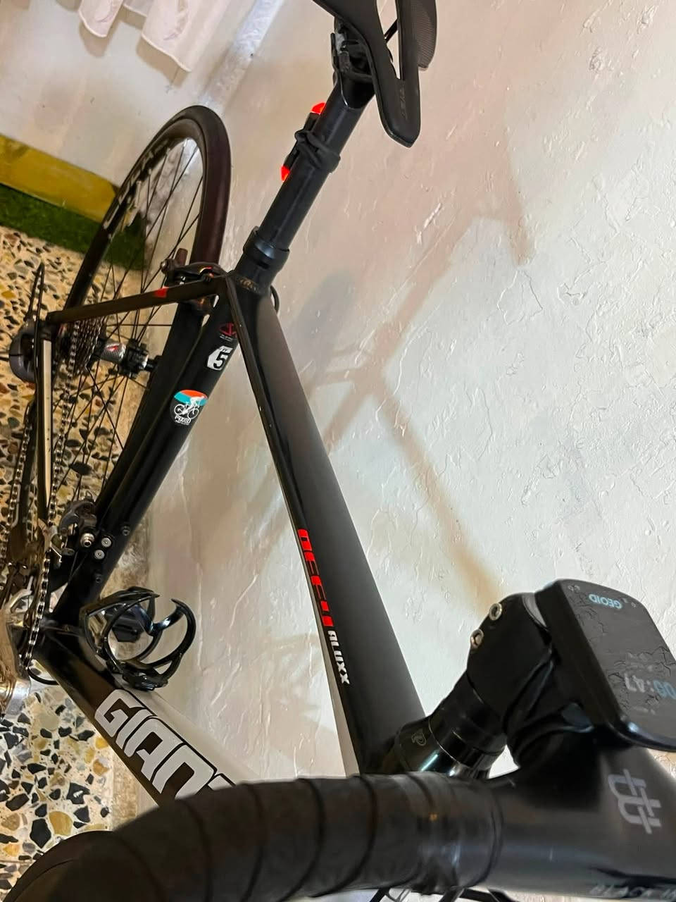 الوحش 🐦‍🔥☑️🚴🏻

سلام عليكم 
بيسكل سباق ومسافات طويله البيع من ماركه. جانت ✅
علميه غنيه عن تعريف 💯

دراجه نظيفه وكلش حلوه ومصروف عليه ✅🌹

رتفاع 54
سستم كامل شيمانو 
كلارس 🐦‍🔥
عكرب شيمانو كلارس ☑️
زنجيل اصلي. 💯
يدات. بريك بدلات شيمانو صلي كلارس🔥

بدال امامي شيمانو صلي كلارس 

11✖️2
دشلي اصلي ☑️
مكينه امامي اصلي 🖌️☑️
 
ستيرن. كاربون صلي ماركه علميه معروفه 📌
سرج كاربون 💯
مزود بوياله صوت. طرب. بطيخات تغليف كاربون بل كامل ماركاه علميه 
    النوع: عجلات طريق Road Bike.
* الجنط: أسود، تصميم خفيف ومنخفض الارتفاع نسبيًا.
* الأسلاك: رفيعة وعددها مرتفع نسبيًا، وموجهة للاستخدام على الطريق.
* الهوبات: خفيفة، وتبدو مخصصة لدراجة طريق
* ⁠وبطيخات من داخل بوربرن
ولستيرن. امامي كذلاك بوربرن 

تايرات صليه جديده مخصصه لمسافات طويله وسباقات 💯✅

ودراجه كلشي حديث بيه وجديد واصلي  وتدللون 

عذروني سعر خاص 
***********
يوجد توصيل جميع محافظات 🚚📞
