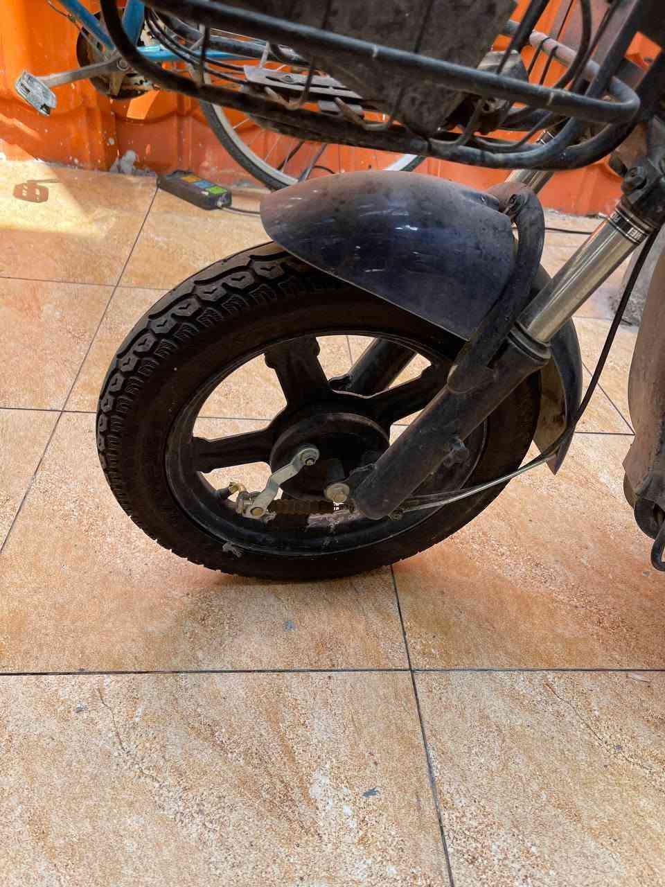 السلام علیکم
دراجه شحن كوم حديد عوزها بس بطاريات
السعر 125وبيها مجال لشراي
الاستفسار على الرقم ***********
