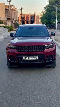 جيب جيب لاريدو ٢٠٢٢ رقم بغداد  حادثها جاملغ أمامي فقط باقي السيارة مكف...