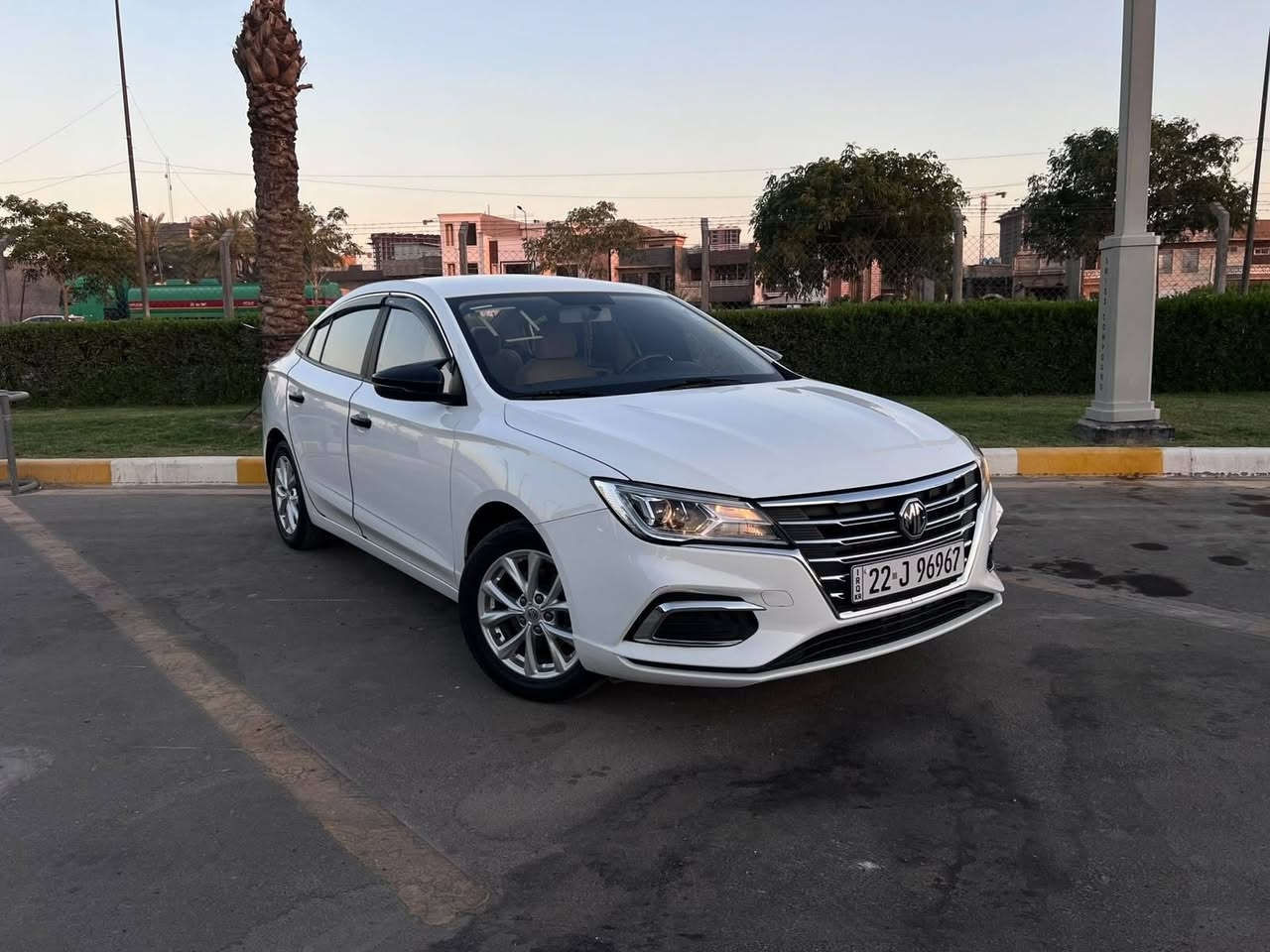 سلام عليكم للبيع mg5استندر ٢٤
سياره جديده وضع شركه
ماشيه 56الف 
مكفوله كفاله عامه عده طخه باب السايق موضحه بل صور 
سياره كامله من كلشي مابيه نقص 
موصفات لاستندر شاشه كامره 
تحكم ستين اشاير مري 
سعر ٩٨ وبي مجال 
***********وتساب
***********

