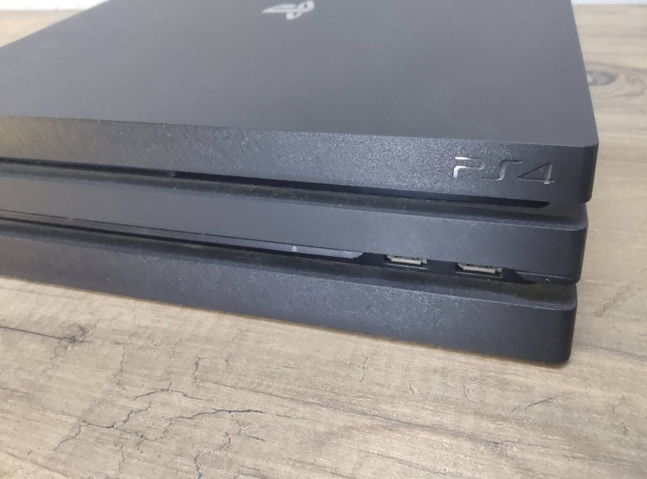 السلام عليكم 
Ps4 pro   البرو     جهاز اصلي ريجن امريكي قطعة  تخبل 😻 مهكر نظام 9:00 
نظافة الجهاز 99%🩵 
ملحقات الجهاز 
كيبلات
جويستكات
وكارتونة اصلية 
جهاز كله مختم بختم الشركة قطعة اصلية 
.
اكثر من 20 لعبة قوية 🔥🔥
سعره 370    مكاني بغداد/ العبيدي   ***********    . واتساب ✅
