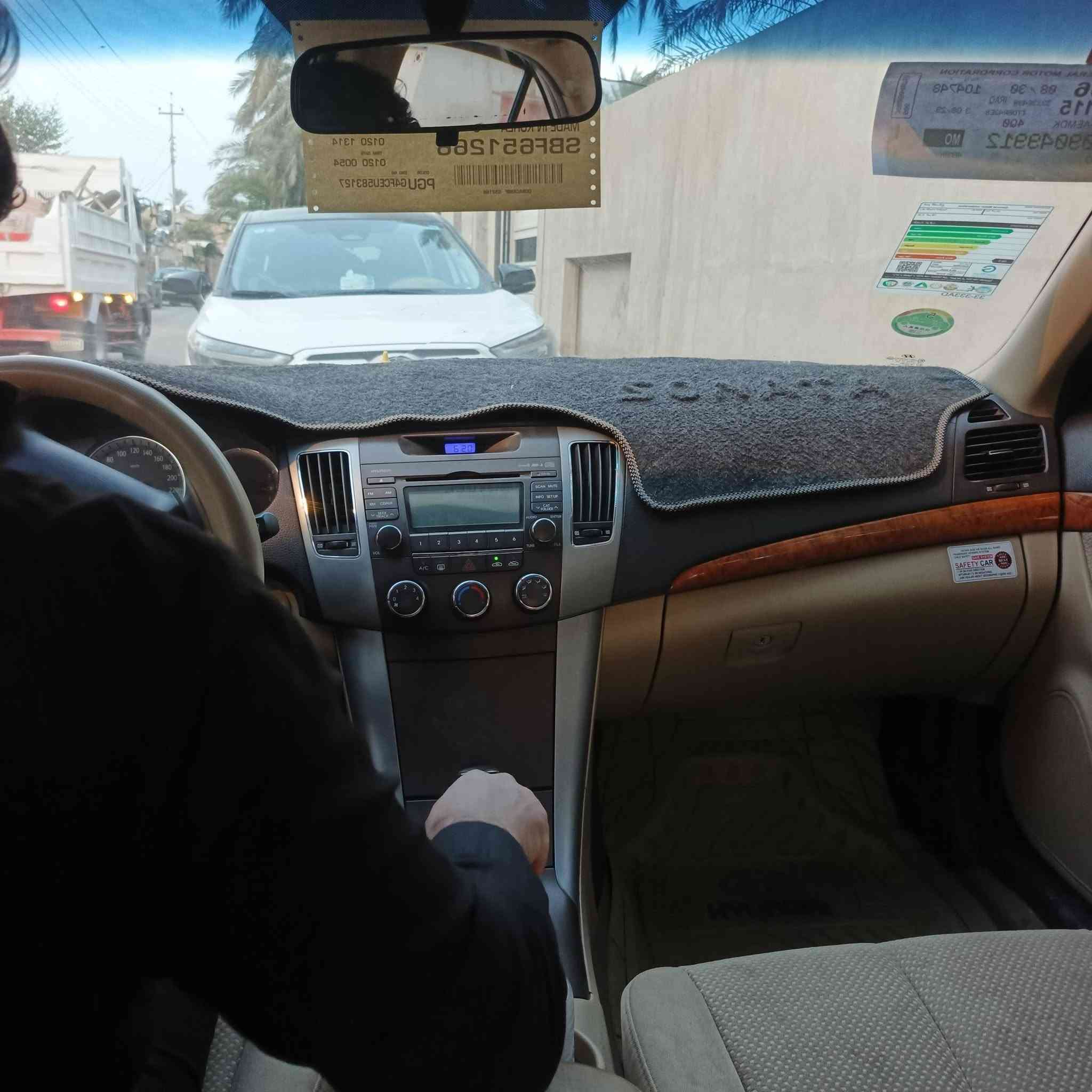 سلام عليكم سوناته خليجي بيه جاملغ خلفي صبغ وباب الباقي جماره تبريد تدفئه سيارا جاهزه مكينه 2400 دوش ترايه لربيل موديله 2011 مكاني حله المركز *********** سيد محمد أبو رضه

