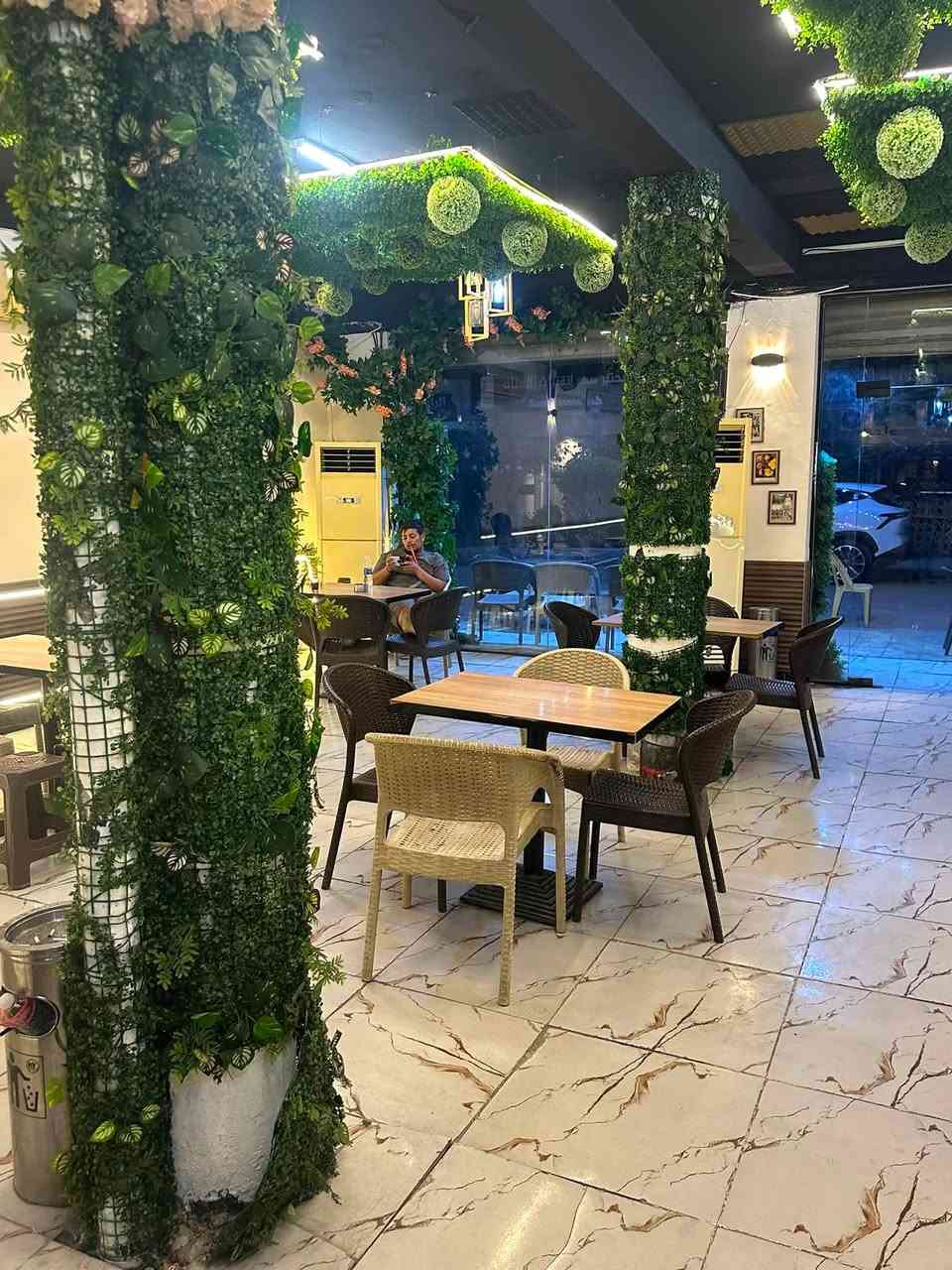 سلام عليكم كوفي هوى بغداد للبيع
مكان بغداد كراده داخل فرع كلكامش 
السعر ٤٠ مليون وبيها مجال لي تفاوض بل سعر 
الرقم هاتف ***********
خاص مفتوح
