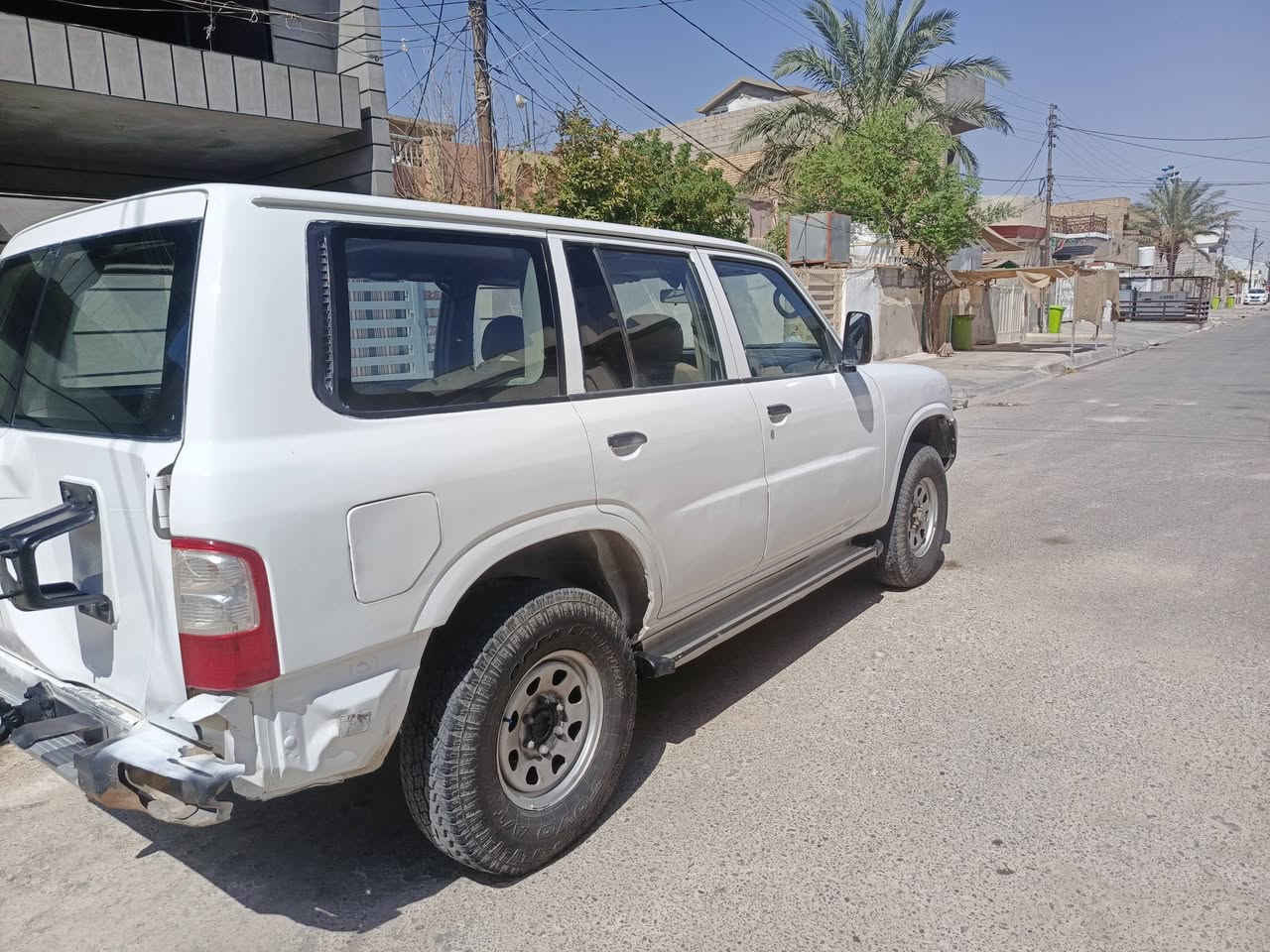 السلام عليكم 
نيسان باترول موديل 2001 باسمنه مكينه كير لوكير كهربائيات تخم تايير جديد منضومة غاز 140 لتر مصبوغه حزام جماليه مكلف بالنشر رقم صاحب السياره
الاتصال *********** 
، ***********
