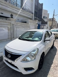 نيسان لاكشيمباي • ٢٠٢٠ • كاميرا وشاشة