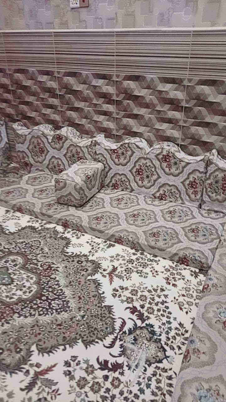 سلام عليكم جلسه للبيع نضيفه السعر خاص مكان بصره الرقم ***********
