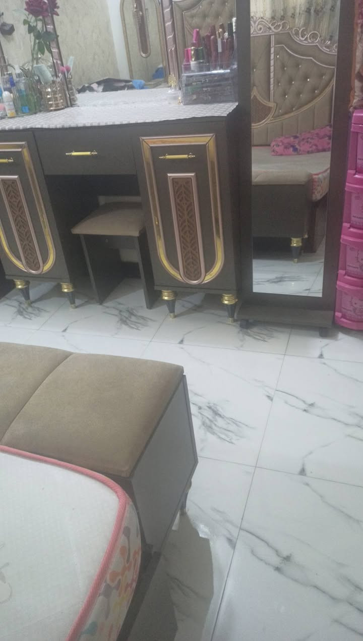 سلام عليكم غرفه للبيع 9قطع نضافته گبالكم مستعجل ع بيع بغداد مدينه الصدر
***********واتساب
