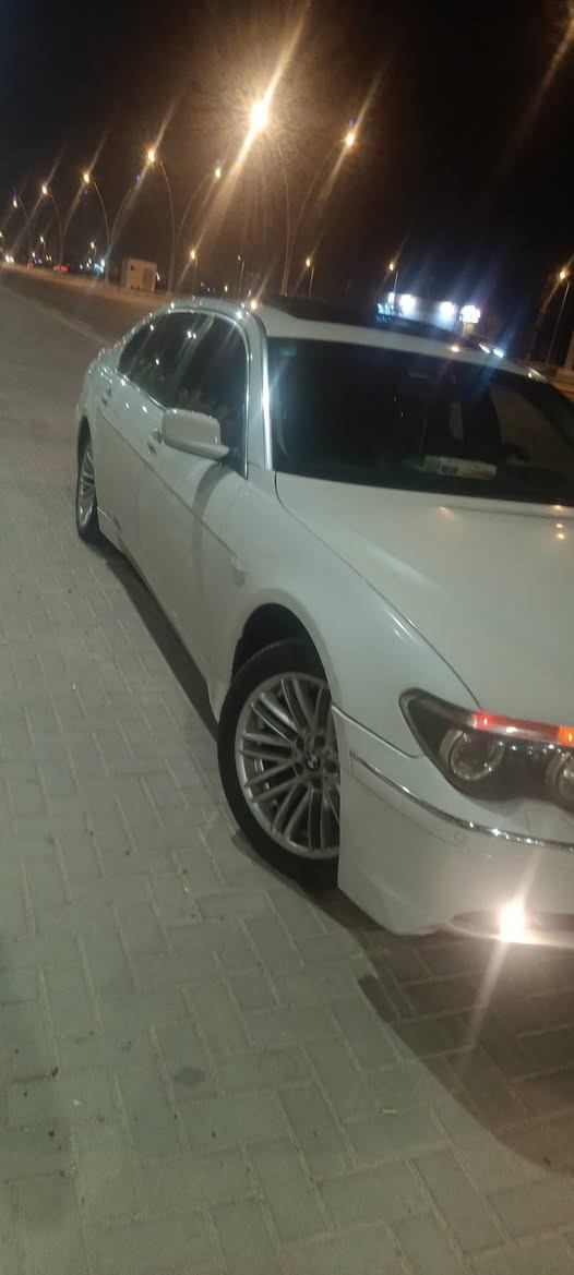 سيارة بي ام باخرة 745 Vip فول مواصفات  كير محرك تبريد شرط مايتواجه معدل السرعه 250قابل للزياده   بيه گصه وحده  السياره كلها على البلاد الحماوه الضهر ويه التبريد 95 /90 انطيك ضمان اذا تحمه السياره ترجع متومه رقم وشاصي وسنويه طبق الاصل ارقام اصولي  السعر 45قابل للتفاوض  للتواصل الاتصال على ***********
