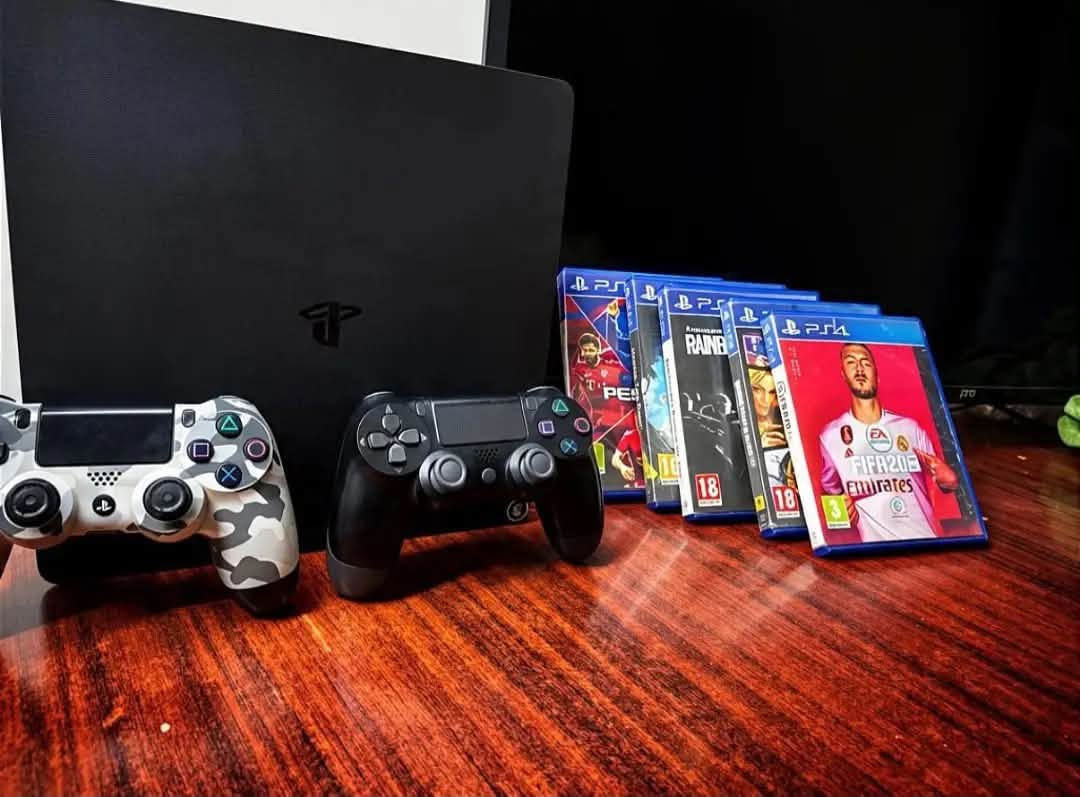 السلام عليكم ابلي فور للبيع جهاز لوك اسيتكر أو اونلاين معه جوستك عدد2 ومعه ألعاب gta5ومعه ولعبه هورزا جزا الثاني ومعه ألعاب يشتغلن نسبه خمسين بل ميه يعني بين قوسين تأخذهن ديكور

مكاني حي اور 

الاستفسار :***********

رايده 200بي مجال بسيط حك الجيه
