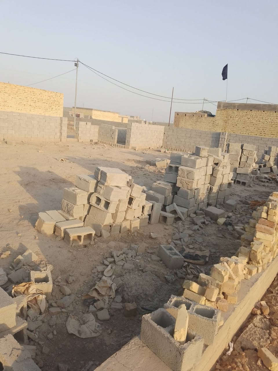 قطعه زراعي مقاطعة جمال ال خير الله جميع الخدمات متوفره ركن ع شارعين تبعد عن شارع 30،/ 100 متر 
المساحه 300 
اتصل ***********
