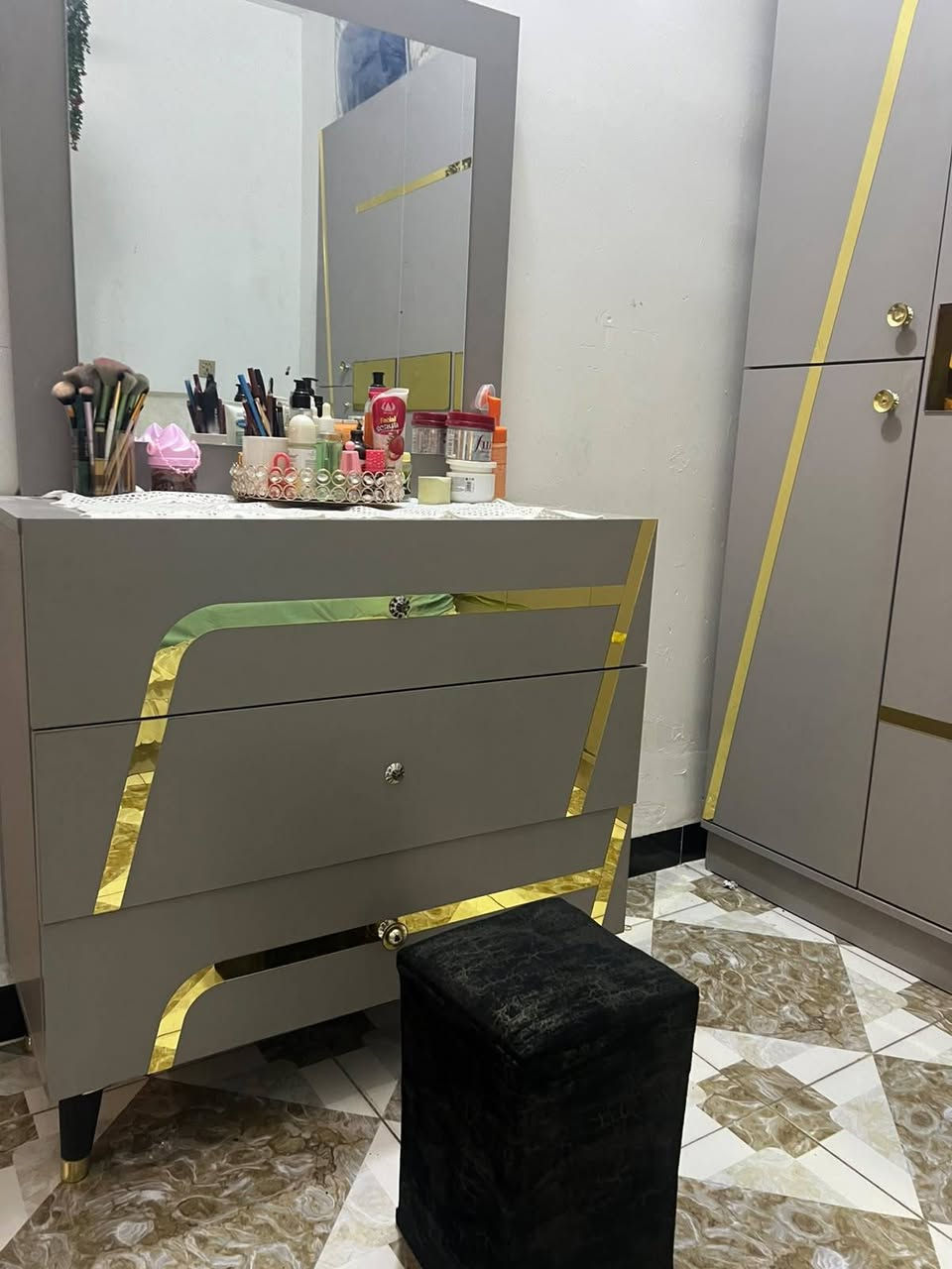 سلام عليكم غرفه نوم تركي نضيفه كلشي ما بيها خمس قطع السعر

500 العنوان بغداد المحموديه الرقم : ***********
